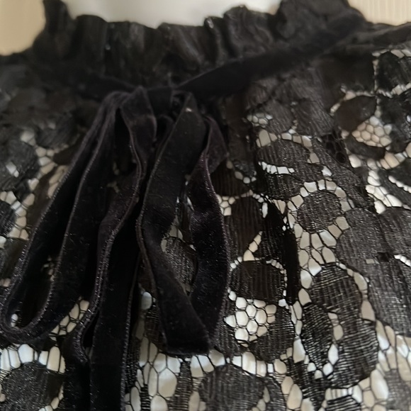 Black mock neck, lace sleeveless blouse. New with tags! 💕 - Picture 2 of 6